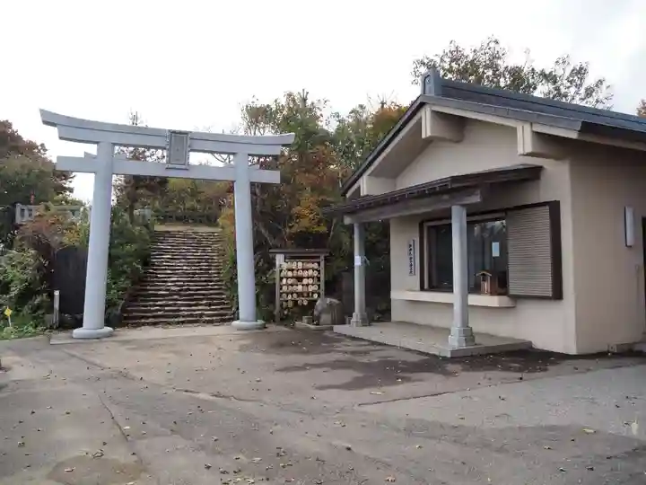彌彦神社奥宮(御神廟)のその他建物