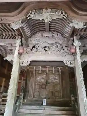 六神社の本殿