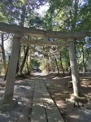 鴨鳥五所神社の鳥居