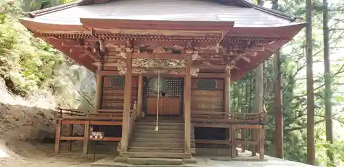 岩角山 岩角寺の本殿