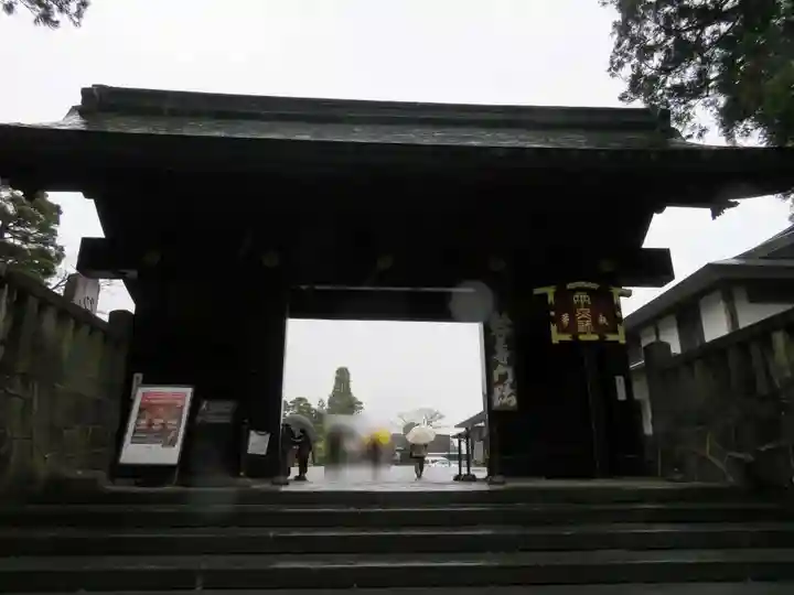 輪王寺の山門・神門
