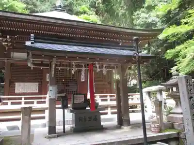 狸谷山不動院の本殿・本堂