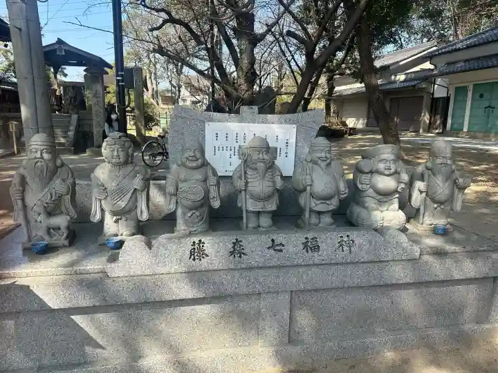 藤森神社の{uncategorized: "未分類", other: "その他", undefined: "問題あり", building: "その他建物", grave: "お墓", sacred_gate: "鳥居", guardian: "狛犬", statue: "像", buddha: "仏像", history: "歴史", nature: "自然", garden: "庭園", animal: "動物", pagoda: "塔", temizu: "手水舎", mountain_gate: "山門・神門", sanctuary: "本殿・本堂", subordinate: "末社・摂社", art: "芸術", scenery: "景色", jizo: "地蔵", ema: "絵馬", goshuin: "御朱印", omikuji: "おみくじ", items: "授与品その他", amulet: "お守り", goshuincho: "御朱印帳", eats: "食事", festival: "お祭り", votive_dance: "神楽", shichigosan: "七五三参", wedding: "結婚式", experience: "体験その他", initially: "初詣", around: "周辺", anti_infection: "感染症対策"}