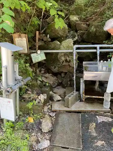 寿老滝石仏堂の手水舎
