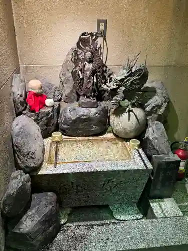 三瀧山不動院の手水舎