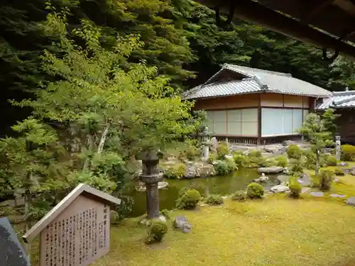 西教寺の庭園