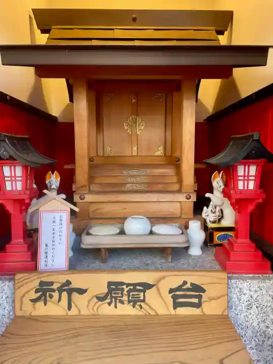 勝運稲荷の{uncategorized: "未分類", other: "その他", undefined: "問題あり", building: "その他建物", grave: "お墓", sacred_gate: "鳥居", guardian: "狛犬", statue: "像", buddha: "仏像", history: "歴史", nature: "自然", garden: "庭園", animal: "動物", pagoda: "塔", temizu: "手水舎", mountain_gate: "山門・神門", sanctuary: "本殿・本堂", subordinate: "末社・摂社", art: "芸術", scenery: "景色", jizo: "地蔵", ema: "絵馬", goshuin: "御朱印", omikuji: "おみくじ", items: "授与品その他", amulet: "お守り", goshuincho: "御朱印帳", eats: "食事", festival: "お祭り", votive_dance: "神楽", shichigosan: "七五三参", wedding: "結婚式", experience: "体験その他", initially: "初詣", around: "周辺", anti_infection: "感染症対策"}