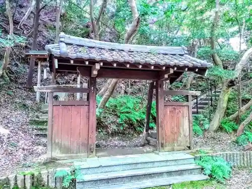 佐治神社の山門