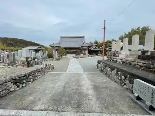 浄福寺の{uncategorized: "未分類", other: "その他", undefined: "問題あり", building: "その他建物", grave: "お墓", sacred_gate: "鳥居", guardian: "狛犬", statue: "像", buddha: "仏像", history: "歴史", nature: "自然", garden: "庭園", animal: "動物", pagoda: "塔", temizu: "手水舎", mountain_gate: "山門・神門", sanctuary: "本殿・本堂", subordinate: "末社・摂社", art: "芸術", scenery: "景色", jizo: "地蔵", ema: "絵馬", goshuin: "御朱印", omikuji: "おみくじ", items: "授与品その他", amulet: "お守り", goshuincho: "御朱印帳", eats: "食事", festival: "お祭り", votive_dance: "神楽", shichigosan: "七五三参", wedding: "結婚式", experience: "体験その他", initially: "初詣", around: "周辺", anti_infection: "感染症対策"}