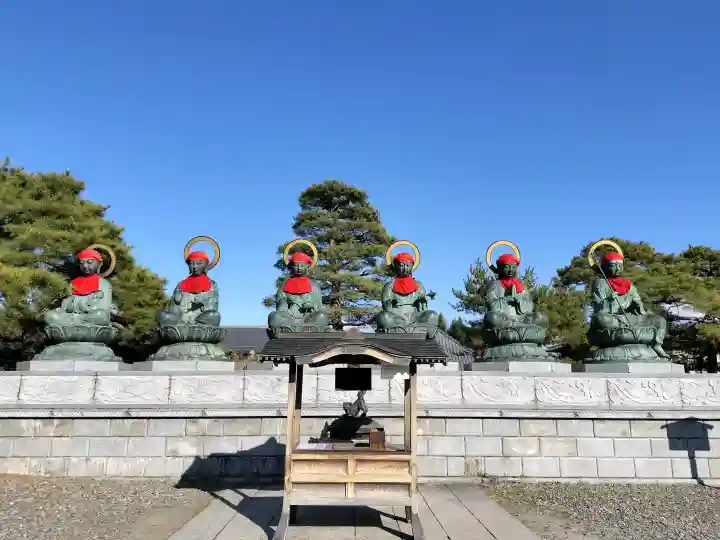 善光寺の{uncategorized: "未分類", other: "その他", undefined: "問題あり", building: "その他建物", grave: "お墓", sacred_gate: "鳥居", guardian: "狛犬", statue: "像", buddha: "仏像", history: "歴史", nature: "自然", garden: "庭園", animal: "動物", pagoda: "塔", temizu: "手水舎", mountain_gate: "山門・神門", sanctuary: "本殿・本堂", subordinate: "末社・摂社", art: "芸術", scenery: "景色", jizo: "地蔵", ema: "絵馬", goshuin: "御朱印", omikuji: "おみくじ", items: "授与品その他", amulet: "お守り", goshuincho: "御朱印帳", eats: "食事", festival: "お祭り", votive_dance: "神楽", shichigosan: "七五三参", wedding: "結婚式", experience: "体験その他", initially: "初詣", around: "周辺", anti_infection: "感染症対策"}