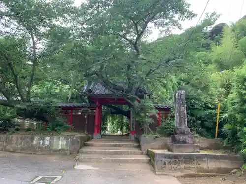 願成就寺の山門