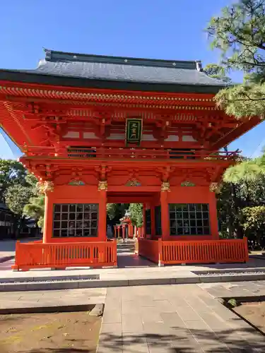 穴八幡宮の山門