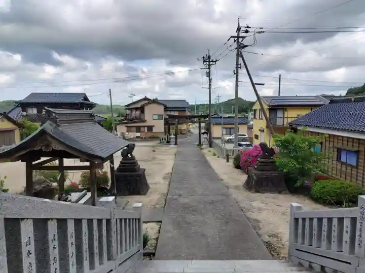 伊夜比咩神社の{uncategorized: "未分類", other: "その他", undefined: "問題あり", building: "その他建物", grave: "お墓", sacred_gate: "鳥居", guardian: "狛犬", statue: "像", buddha: "仏像", history: "歴史", nature: "自然", garden: "庭園", animal: "動物", pagoda: "塔", temizu: "手水舎", mountain_gate: "山門・神門", sanctuary: "本殿・本堂", subordinate: "末社・摂社", art: "芸術", scenery: "景色", jizo: "地蔵", ema: "絵馬", goshuin: "御朱印", omikuji: "おみくじ", items: "授与品その他", amulet: "お守り", goshuincho: "御朱印帳", eats: "食事", festival: "お祭り", votive_dance: "神楽", shichigosan: "七五三参", wedding: "結婚式", experience: "体験その他", initially: "初詣", around: "周辺", anti_infection: "感染症対策"}