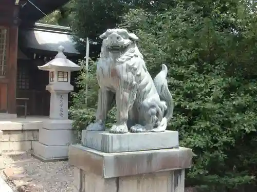 溝旗神社（肇國神社）の狛犬