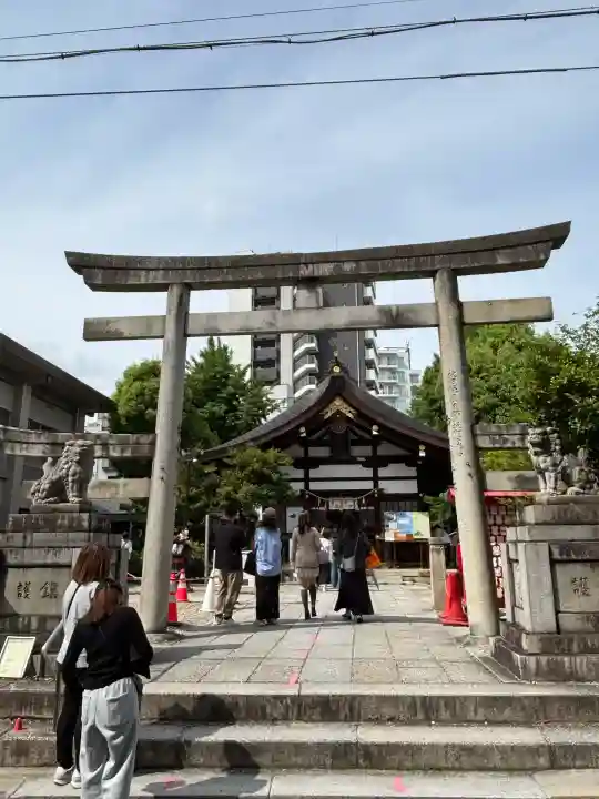 三輪神社の{uncategorized: "未分類", other: "その他", undefined: "問題あり", building: "その他建物", grave: "お墓", sacred_gate: "鳥居", guardian: "狛犬", statue: "像", buddha: "仏像", history: "歴史", nature: "自然", garden: "庭園", animal: "動物", pagoda: "塔", temizu: "手水舎", mountain_gate: "山門・神門", sanctuary: "本殿・本堂", subordinate: "末社・摂社", art: "芸術", scenery: "景色", jizo: "地蔵", ema: "絵馬", goshuin: "御朱印", omikuji: "おみくじ", items: "授与品その他", amulet: "お守り", goshuincho: "御朱印帳", eats: "食事", festival: "お祭り", votive_dance: "神楽", shichigosan: "七五三参", wedding: "結婚式", experience: "体験その他", initially: "初詣", around: "周辺", anti_infection: "感染症対策"}