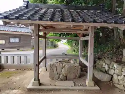 大穴持像石神社の{uncategorized: "未分類", other: "その他", undefined: "問題あり", building: "その他建物", grave: "お墓", sacred_gate: "鳥居", guardian: "狛犬", statue: "像", buddha: "仏像", history: "歴史", nature: "自然", garden: "庭園", animal: "動物", pagoda: "塔", temizu: "手水舎", mountain_gate: "山門・神門", sanctuary: "本殿・本堂", subordinate: "末社・摂社", art: "芸術", scenery: "景色", jizo: "地蔵", ema: "絵馬", goshuin: "御朱印", omikuji: "おみくじ", items: "授与品その他", amulet: "お守り", goshuincho: "御朱印帳", eats: "食事", festival: "お祭り", votive_dance: "神楽", shichigosan: "七五三参", wedding: "結婚式", experience: "体験その他", initially: "初詣", around: "周辺", anti_infection: "感染症対策"}