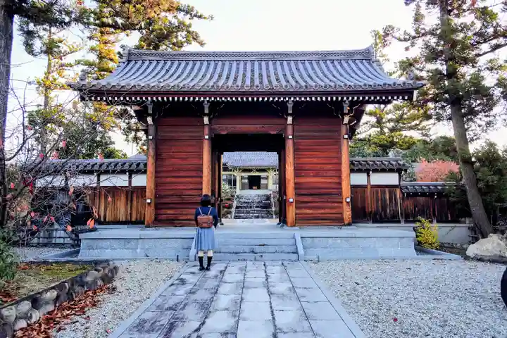 霊鷲院の山門・神門