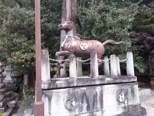 日牟禮八幡宮の像