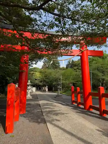 諏訪神社の{uncategorized: "未分類", other: "その他", undefined: "問題あり", building: "その他建物", grave: "お墓", sacred_gate: "鳥居", guardian: "狛犬", statue: "像", buddha: "仏像", history: "歴史", nature: "自然", garden: "庭園", animal: "動物", pagoda: "塔", temizu: "手水舎", mountain_gate: "山門・神門", sanctuary: "本殿・本堂", subordinate: "末社・摂社", art: "芸術", scenery: "景色", jizo: "地蔵", ema: "絵馬", goshuin: "御朱印", omikuji: "おみくじ", items: "授与品その他", amulet: "お守り", goshuincho: "御朱印帳", eats: "食事", festival: "お祭り", votive_dance: "神楽", shichigosan: "七五三参", wedding: "結婚式", experience: "体験その他", initially: "初詣", around: "周辺", anti_infection: "感染症対策"}