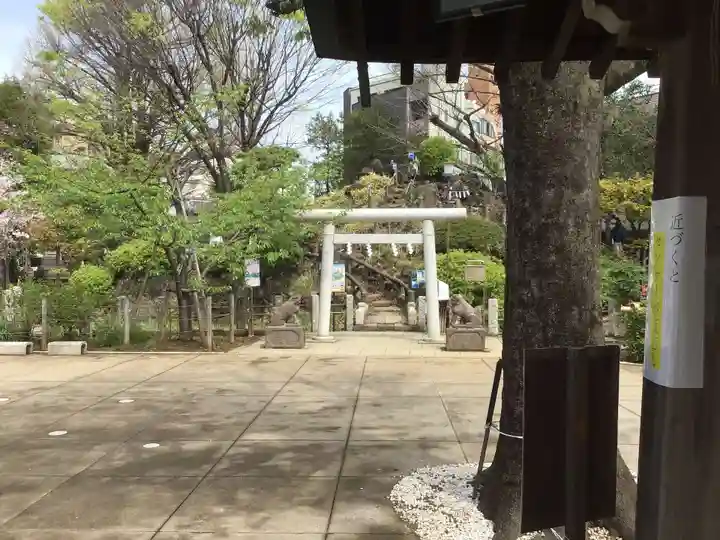 鳩森八幡神社の庭園