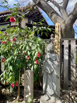 厳浄院の{uncategorized: "未分類", other: "その他", undefined: "問題あり", building: "その他建物", grave: "お墓", sacred_gate: "鳥居", guardian: "狛犬", statue: "像", buddha: "仏像", history: "歴史", nature: "自然", garden: "庭園", animal: "動物", pagoda: "塔", temizu: "手水舎", mountain_gate: "山門・神門", sanctuary: "本殿・本堂", subordinate: "末社・摂社", art: "芸術", scenery: "景色", jizo: "地蔵", ema: "絵馬", goshuin: "御朱印", omikuji: "おみくじ", items: "授与品その他", amulet: "お守り", goshuincho: "御朱印帳", eats: "食事", festival: "お祭り", votive_dance: "神楽", shichigosan: "七五三参", wedding: "結婚式", experience: "体験その他", initially: "初詣", around: "周辺", anti_infection: "感染症対策"}