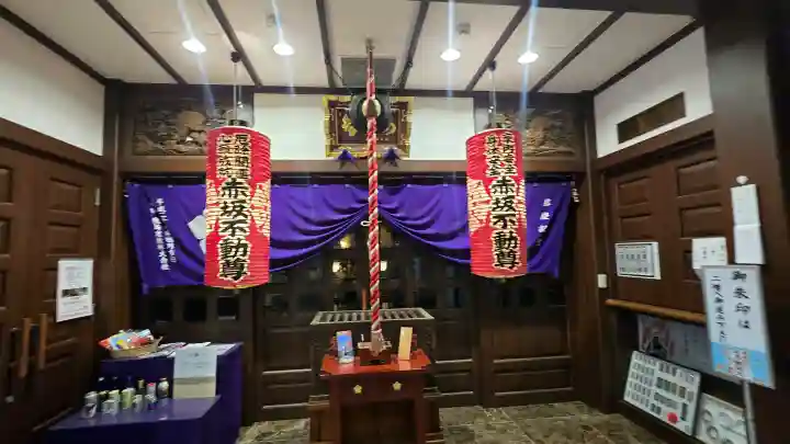 赤坂不動尊威徳寺の{uncategorized: "未分類", other: "その他", undefined: "問題あり", building: "その他建物", grave: "お墓", sacred_gate: "鳥居", guardian: "狛犬", statue: "像", buddha: "仏像", history: "歴史", nature: "自然", garden: "庭園", animal: "動物", pagoda: "塔", temizu: "手水舎", mountain_gate: "山門・神門", sanctuary: "本殿・本堂", subordinate: "末社・摂社", art: "芸術", scenery: "景色", jizo: "地蔵", ema: "絵馬", goshuin: "御朱印", omikuji: "おみくじ", items: "授与品その他", amulet: "お守り", goshuincho: "御朱印帳", eats: "食事", festival: "お祭り", votive_dance: "神楽", shichigosan: "七五三参", wedding: "結婚式", experience: "体験その他", initially: "初詣", around: "周辺", anti_infection: "感染症対策"}