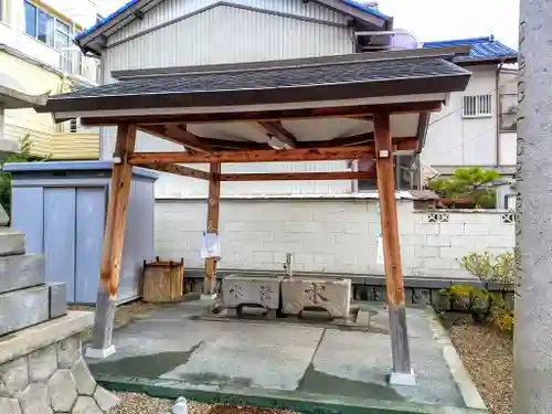 稲荷社（辰巳稲荷社）の手水舎