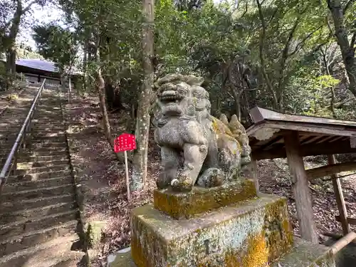 白山神社の狛犬