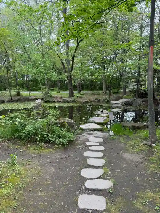 帯廣神社の庭園