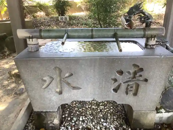 上地八幡宮の手水舎