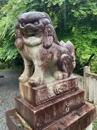 出世稲荷神社の狛犬