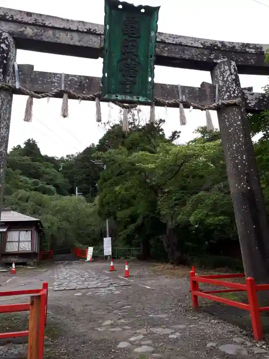 亀岡八幡宮の鳥居
