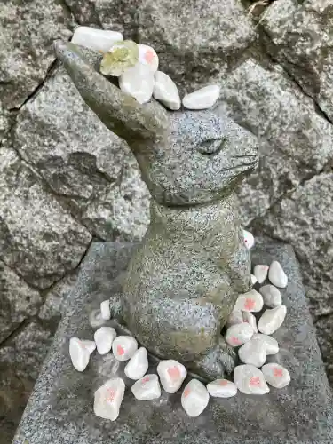 白兎神社の{uncategorized: "未分類", other: "その他", undefined: "問題あり", building: "その他建物", grave: "お墓", sacred_gate: "鳥居", guardian: "狛犬", statue: "像", buddha: "仏像", history: "歴史", nature: "自然", garden: "庭園", animal: "動物", pagoda: "塔", temizu: "手水舎", mountain_gate: "山門・神門", sanctuary: "本殿・本堂", subordinate: "末社・摂社", art: "芸術", scenery: "景色", jizo: "地蔵", ema: "絵馬", goshuin: "御朱印", omikuji: "おみくじ", items: "授与品その他", amulet: "お守り", goshuincho: "御朱印帳", eats: "食事", festival: "お祭り", votive_dance: "神楽", shichigosan: "七五三参", wedding: "結婚式", experience: "体験その他", initially: "初詣", around: "周辺", anti_infection: "感染症対策"}