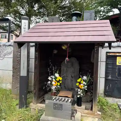 寿徳寺の{uncategorized: "未分類", other: "その他", undefined: "問題あり", building: "その他建物", grave: "お墓", sacred_gate: "鳥居", guardian: "狛犬", statue: "像", buddha: "仏像", history: "歴史", nature: "自然", garden: "庭園", animal: "動物", pagoda: "塔", temizu: "手水舎", mountain_gate: "山門・神門", sanctuary: "本殿・本堂", subordinate: "末社・摂社", art: "芸術", scenery: "景色", jizo: "地蔵", ema: "絵馬", goshuin: "御朱印", omikuji: "おみくじ", items: "授与品その他", amulet: "お守り", goshuincho: "御朱印帳", eats: "食事", festival: "お祭り", votive_dance: "神楽", shichigosan: "七五三参", wedding: "結婚式", experience: "体験その他", initially: "初詣", around: "周辺", anti_infection: "感染症対策"}