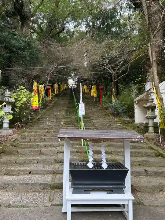 新田神社の{uncategorized: "未分類", other: "その他", undefined: "問題あり", building: "その他建物", grave: "お墓", sacred_gate: "鳥居", guardian: "狛犬", statue: "像", buddha: "仏像", history: "歴史", nature: "自然", garden: "庭園", animal: "動物", pagoda: "塔", temizu: "手水舎", mountain_gate: "山門・神門", sanctuary: "本殿・本堂", subordinate: "末社・摂社", art: "芸術", scenery: "景色", jizo: "地蔵", ema: "絵馬", goshuin: "御朱印", omikuji: "おみくじ", items: "授与品その他", amulet: "お守り", goshuincho: "御朱印帳", eats: "食事", festival: "お祭り", votive_dance: "神楽", shichigosan: "七五三参", wedding: "結婚式", experience: "体験その他", initially: "初詣", around: "周辺", anti_infection: "感染症対策"}