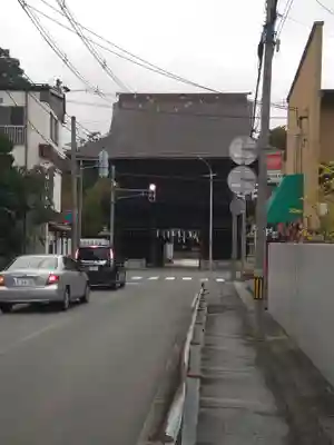 鳥海月山両所宮の山門・神門