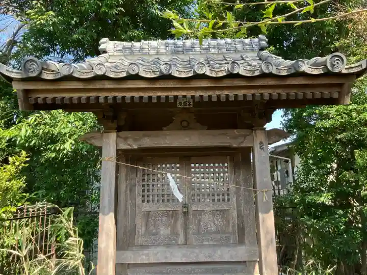稲荷神社の{uncategorized: "未分類", other: "その他", undefined: "問題あり", building: "その他建物", grave: "お墓", sacred_gate: "鳥居", guardian: "狛犬", statue: "像", buddha: "仏像", history: "歴史", nature: "自然", garden: "庭園", animal: "動物", pagoda: "塔", temizu: "手水舎", mountain_gate: "山門・神門", sanctuary: "本殿・本堂", subordinate: "末社・摂社", art: "芸術", scenery: "景色", jizo: "地蔵", ema: "絵馬", goshuin: "御朱印", omikuji: "おみくじ", items: "授与品その他", amulet: "お守り", goshuincho: "御朱印帳", eats: "食事", festival: "お祭り", votive_dance: "神楽", shichigosan: "七五三参", wedding: "結婚式", experience: "体験その他", initially: "初詣", around: "周辺", anti_infection: "感染症対策"}