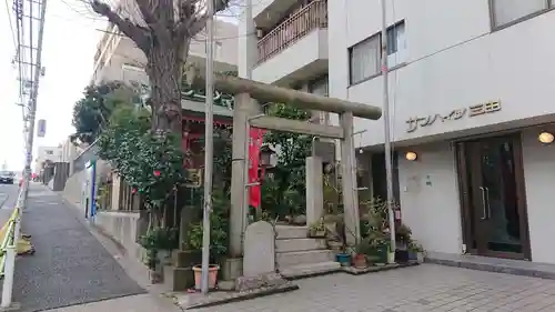 亀塚稲荷神社の鳥居