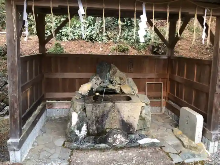 摩氣神社の手水舎