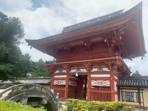 美濃國一宮　南宮大社の山門・神門