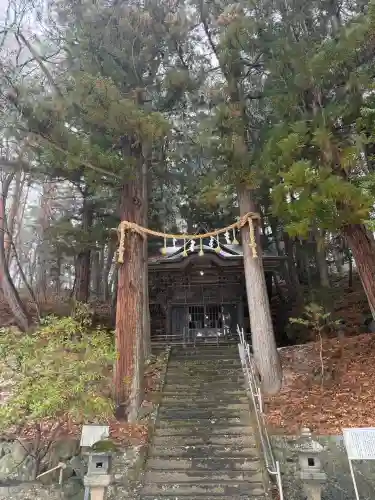 足長神社の{uncategorized: "未分類", other: "その他", undefined: "問題あり", building: "その他建物", grave: "お墓", sacred_gate: "鳥居", guardian: "狛犬", statue: "像", buddha: "仏像", history: "歴史", nature: "自然", garden: "庭園", animal: "動物", pagoda: "塔", temizu: "手水舎", mountain_gate: "山門・神門", sanctuary: "本殿・本堂", subordinate: "末社・摂社", art: "芸術", scenery: "景色", jizo: "地蔵", ema: "絵馬", goshuin: "御朱印", omikuji: "おみくじ", items: "授与品その他", amulet: "お守り", goshuincho: "御朱印帳", eats: "食事", festival: "お祭り", votive_dance: "神楽", shichigosan: "七五三参", wedding: "結婚式", experience: "体験その他", initially: "初詣", around: "周辺", anti_infection: "感染症対策"}