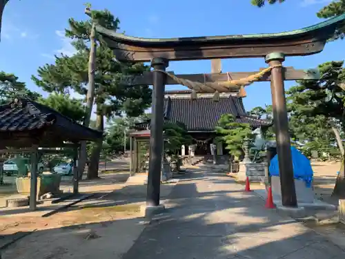  放生津八幡宮の鳥居