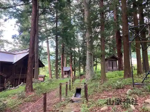 山家神社の末社