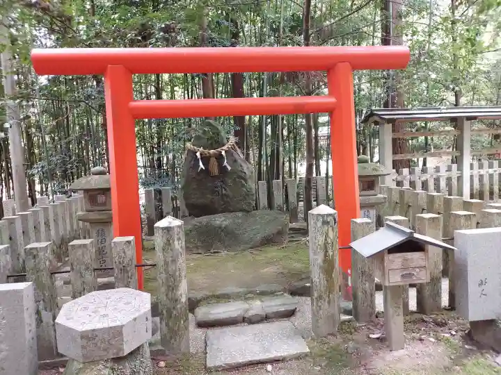 等彌神社の{uncategorized: "未分類", other: "その他", undefined: "問題あり", building: "その他建物", grave: "お墓", sacred_gate: "鳥居", guardian: "狛犬", statue: "像", buddha: "仏像", history: "歴史", nature: "自然", garden: "庭園", animal: "動物", pagoda: "塔", temizu: "手水舎", mountain_gate: "山門・神門", sanctuary: "本殿・本堂", subordinate: "末社・摂社", art: "芸術", scenery: "景色", jizo: "地蔵", ema: "絵馬", goshuin: "御朱印", omikuji: "おみくじ", items: "授与品その他", amulet: "お守り", goshuincho: "御朱印帳", eats: "食事", festival: "お祭り", votive_dance: "神楽", shichigosan: "七五三参", wedding: "結婚式", experience: "体験その他", initially: "初詣", around: "周辺", anti_infection: "感染症対策"}