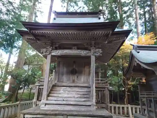 彌彦神社の末社・摂社
