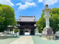豊川閣 妙厳寺の山門・神門