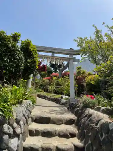 横浜御嶽神社の鳥居