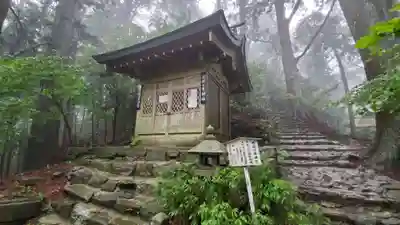 砥鹿神社（奥宮）の末社・摂社