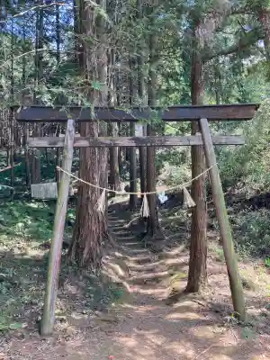 須我神社奥宮の{uncategorized: "未分類", other: "その他", undefined: "問題あり", building: "その他建物", grave: "お墓", sacred_gate: "鳥居", guardian: "狛犬", statue: "像", buddha: "仏像", history: "歴史", nature: "自然", garden: "庭園", animal: "動物", pagoda: "塔", temizu: "手水舎", mountain_gate: "山門・神門", sanctuary: "本殿・本堂", subordinate: "末社・摂社", art: "芸術", scenery: "景色", jizo: "地蔵", ema: "絵馬", goshuin: "御朱印", omikuji: "おみくじ", items: "授与品その他", amulet: "お守り", goshuincho: "御朱印帳", eats: "食事", festival: "お祭り", votive_dance: "神楽", shichigosan: "七五三参", wedding: "結婚式", experience: "体験その他", initially: "初詣", around: "周辺", anti_infection: "感染症対策"}