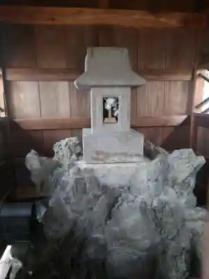 水神堂の{uncategorized: "未分類", other: "その他", undefined: "問題あり", building: "その他建物", grave: "お墓", sacred_gate: "鳥居", guardian: "狛犬", statue: "像", buddha: "仏像", history: "歴史", nature: "自然", garden: "庭園", animal: "動物", pagoda: "塔", temizu: "手水舎", mountain_gate: "山門・神門", sanctuary: "本殿・本堂", subordinate: "末社・摂社", art: "芸術", scenery: "景色", jizo: "地蔵", ema: "絵馬", goshuin: "御朱印", omikuji: "おみくじ", items: "授与品その他", amulet: "お守り", goshuincho: "御朱印帳", eats: "食事", festival: "お祭り", votive_dance: "神楽", shichigosan: "七五三参", wedding: "結婚式", experience: "体験その他", initially: "初詣", around: "周辺", anti_infection: "感染症対策"}